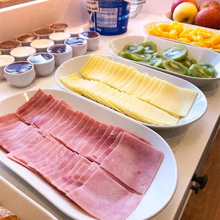 Nocleg ze śniadaniem Le Premier 3*