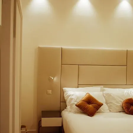 Le Premier Oda ve Kahvaltı 3*