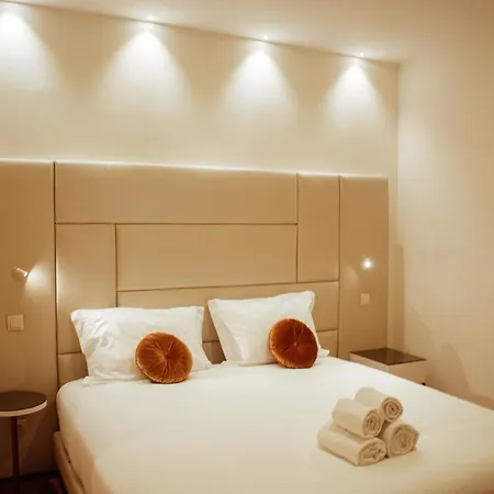 Oda ve Kahvaltı Le Premier 3*